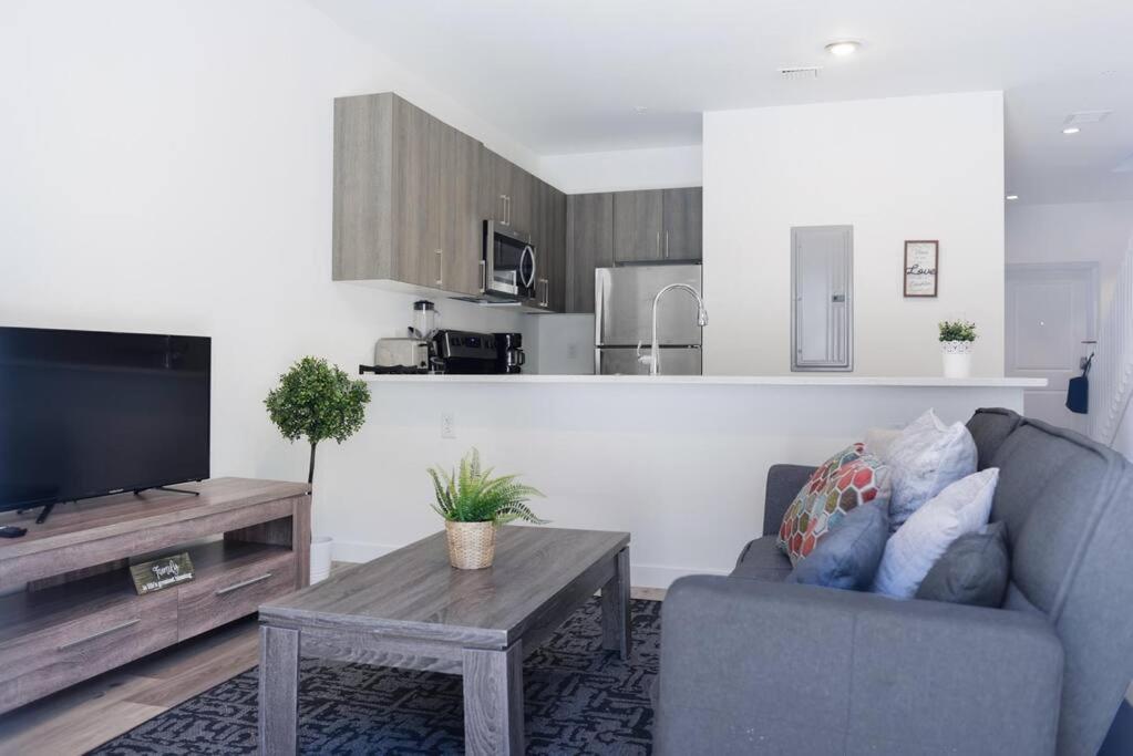 Awesome 3Br Townhouse 15Minutes From The Beach マイアミ エクステリア 写真